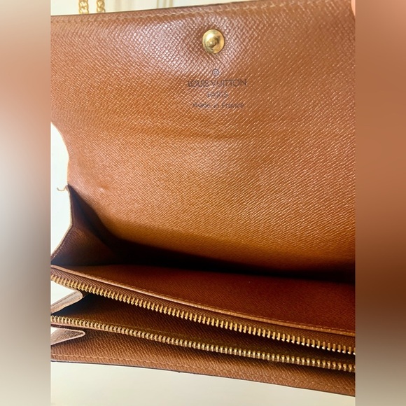SOLD!! Additional pics!📸Louis Vuitton Monogram Sarah Bifold Long Wallet w/ Chain - Picture 11 of 13